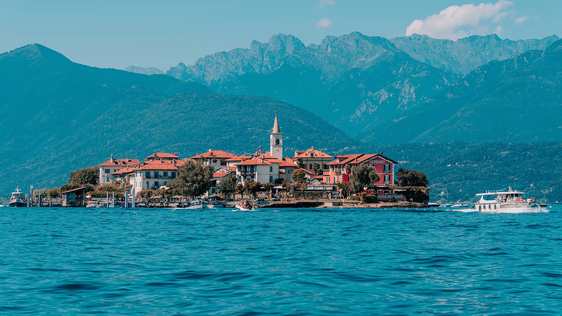 ${uiTranslations.tripPhoto} 3