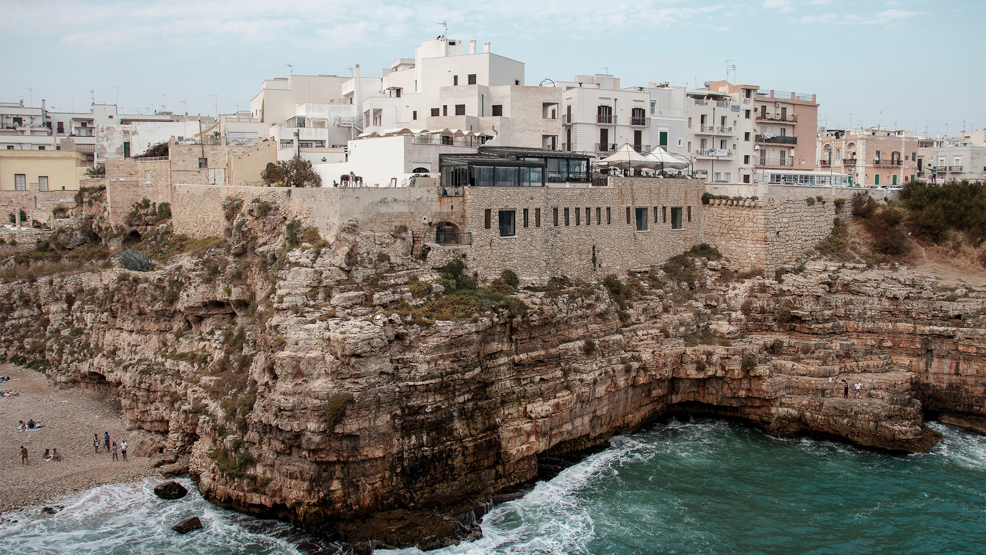 ${uiTranslations.tripPhoto} 4