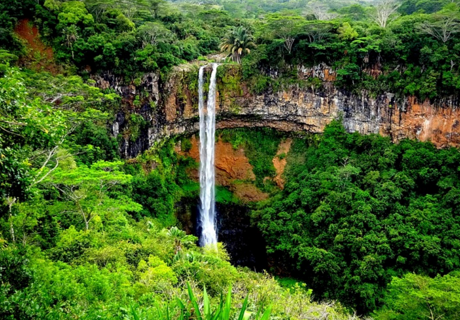 ${uiTranslations.tripPhoto} 4