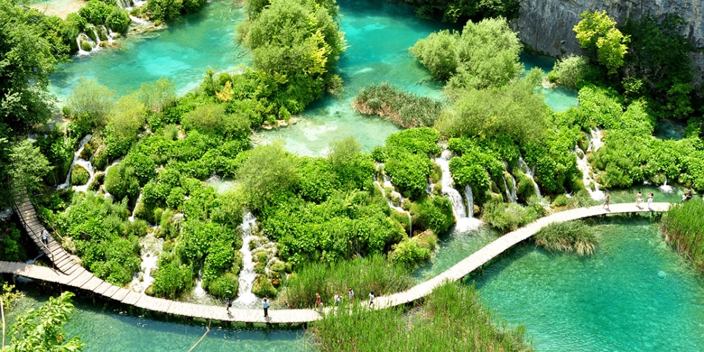 ${uiTranslations.tripPhoto} 4