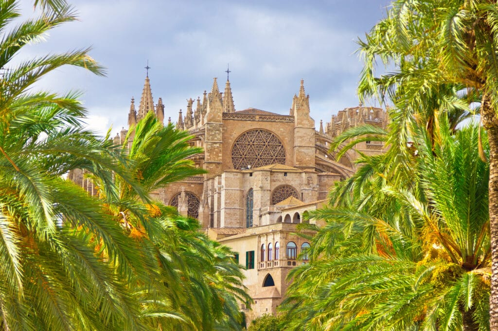 ${uiTranslations.tripPhoto} 3