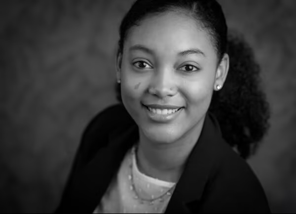 Kaïra, styliste de l'agence de voyage sur mesure Calliope Travel sur Nantes