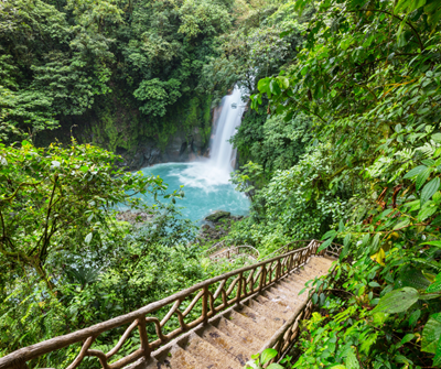se baigner dans les rivières du Costa Rica