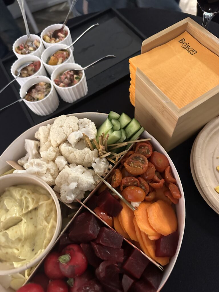 Les délicieux mets préparés par Brison Traiteur ont régalé nos invités, ajoutant une touche savoureuse et conviviale à notre soirée.