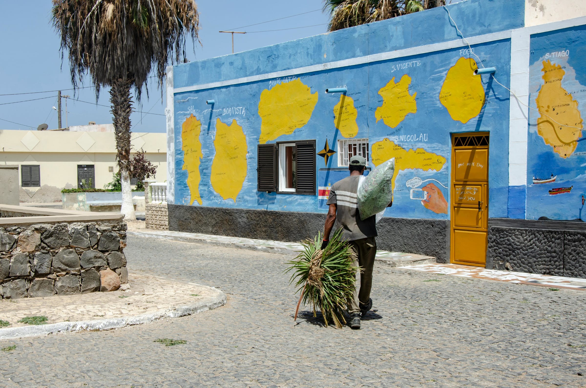 ${uiTranslations.tripPhoto} 6