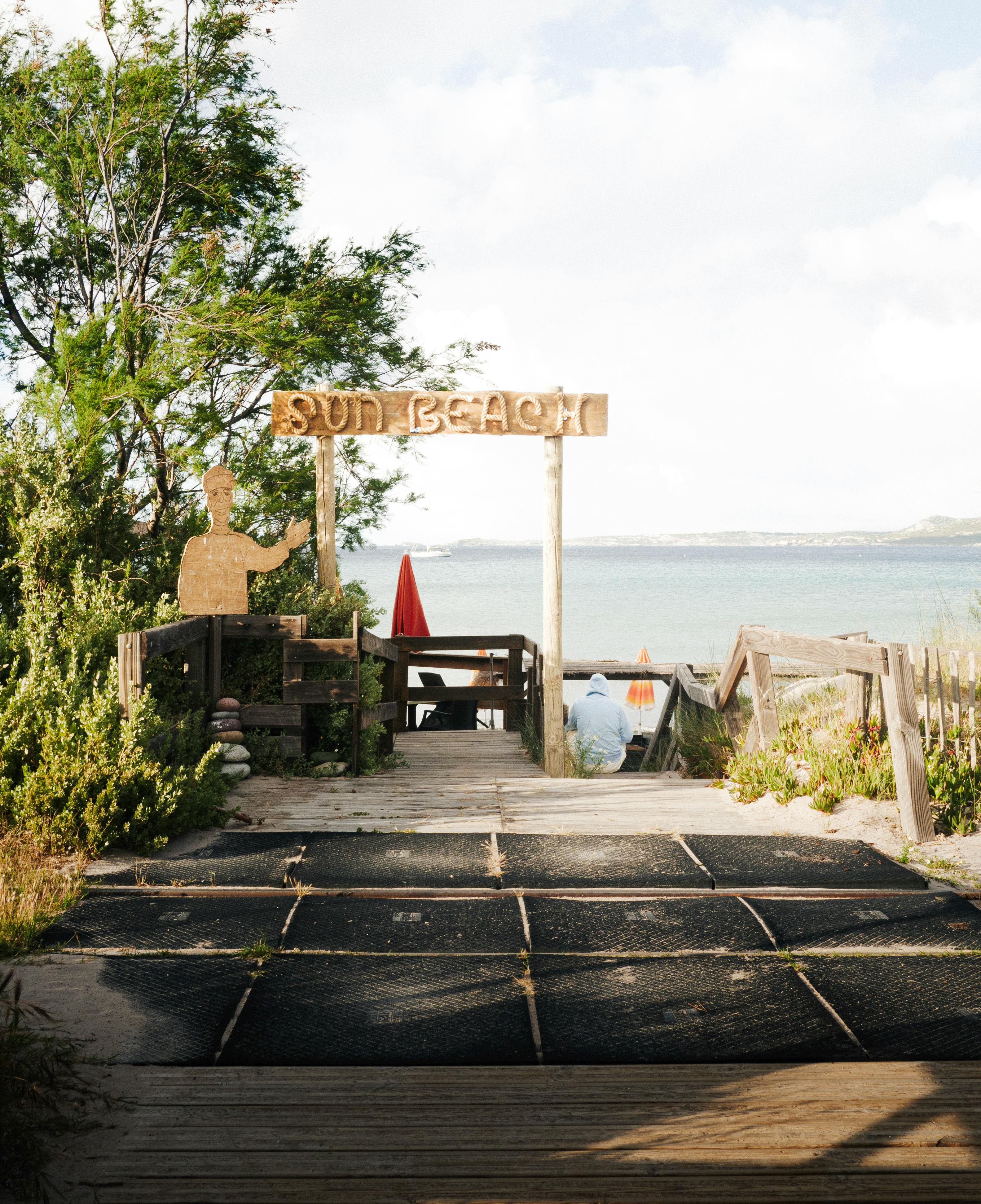 ${uiTranslations.tripPhoto} 4