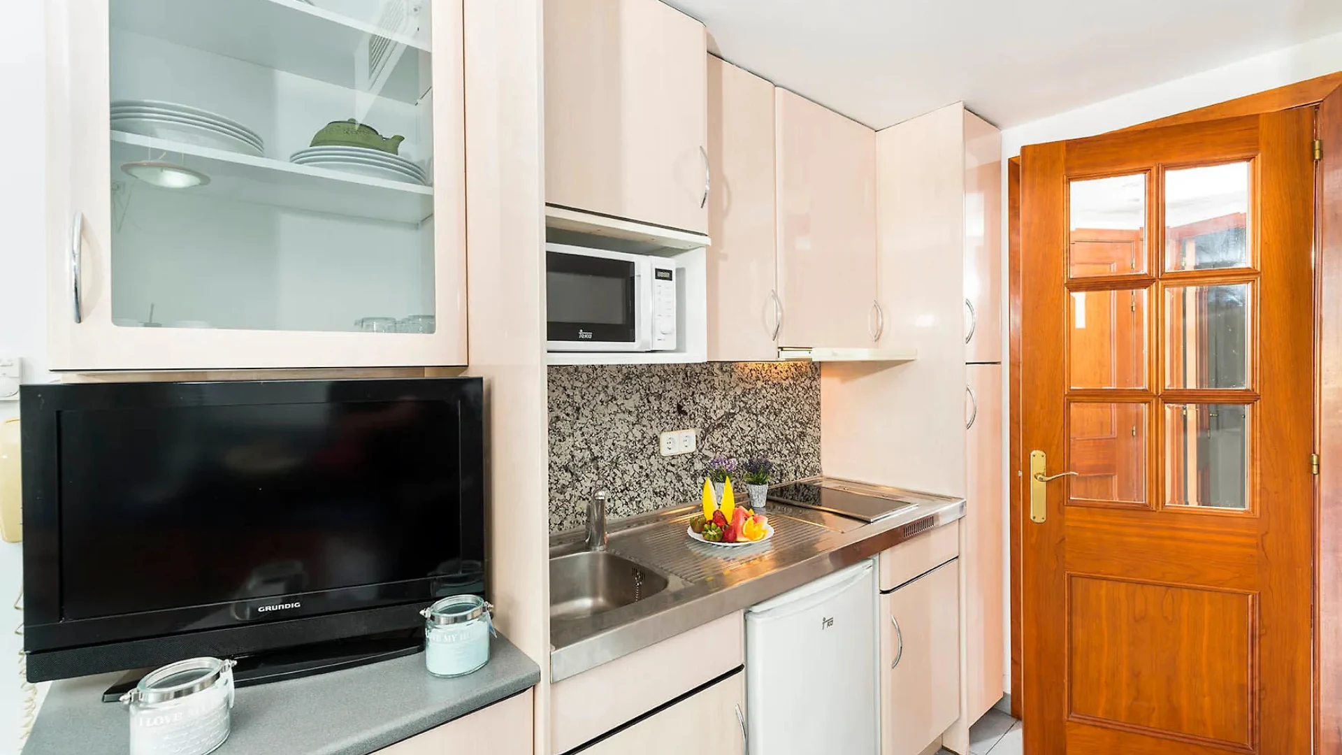 Groupe d’amis dans un logement à Lloret de Mar