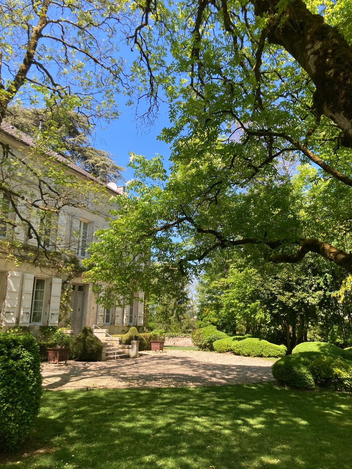 2b8876e7 6a54 4d51 80db 600ebde8cbe0