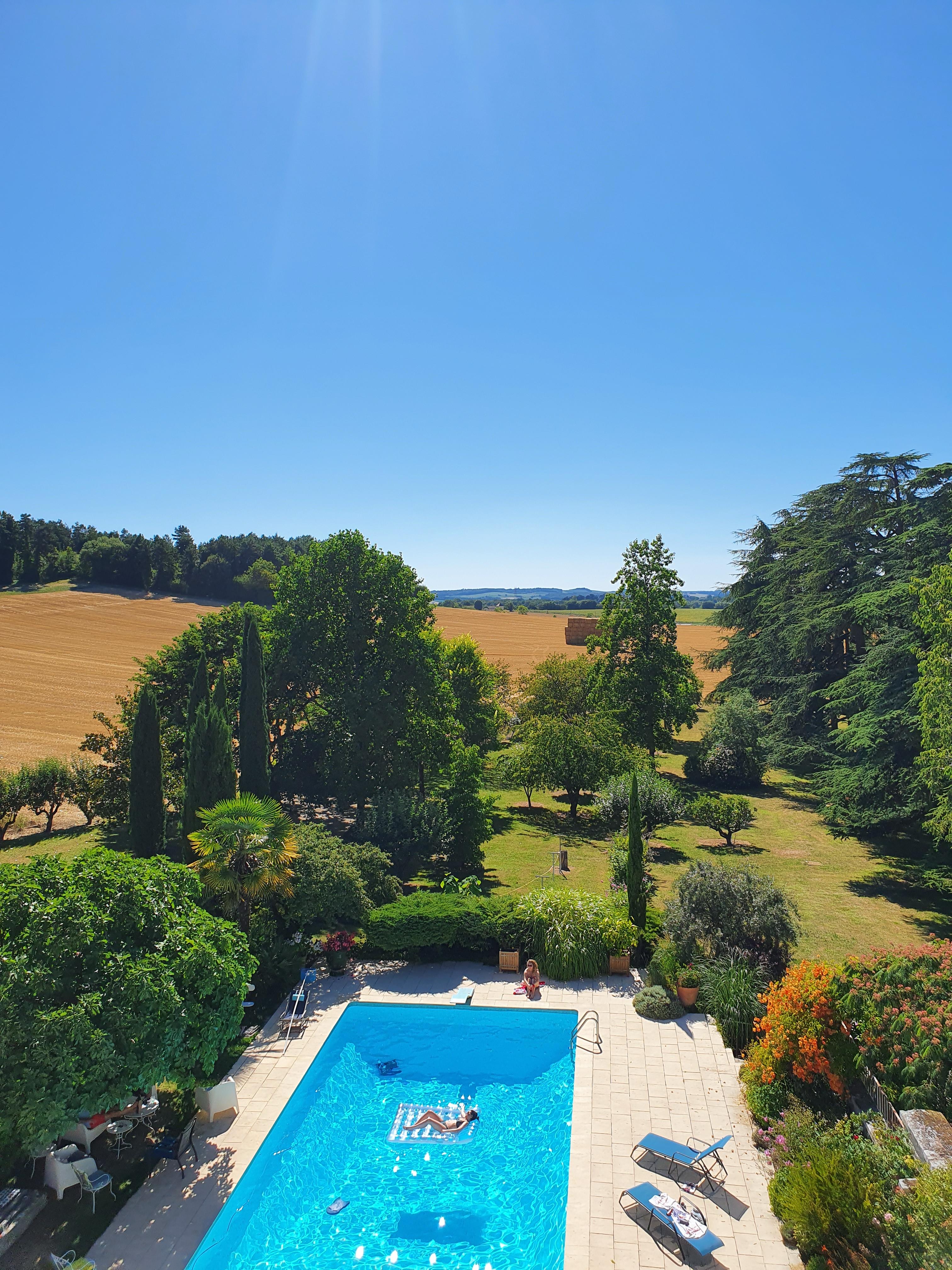 49dd5f42 300a 4149 a047 021411365f32