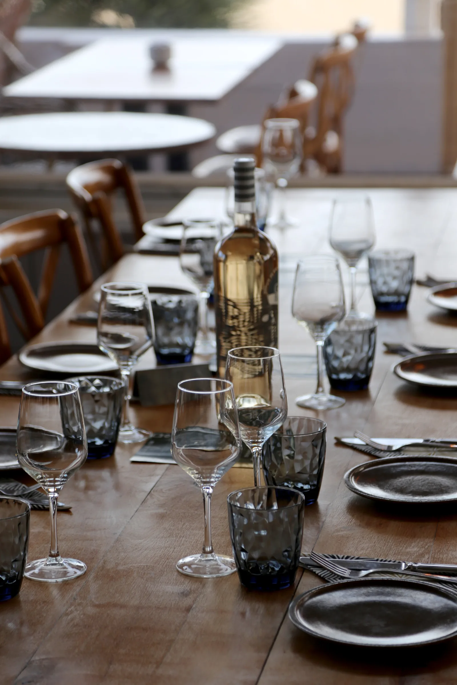 Table set with glasses and plates at YETI Restaurante